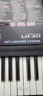 Casio Lk-30 Piano Synthesizer Keyboard Électrique 61 Clés Lighted Keys & Stand