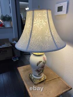 Lampe Vintage Portmeirion RHODODENDRUM BOTANIC GARDEN en porcelaine avec abat-jour et finial de 26 pouces.